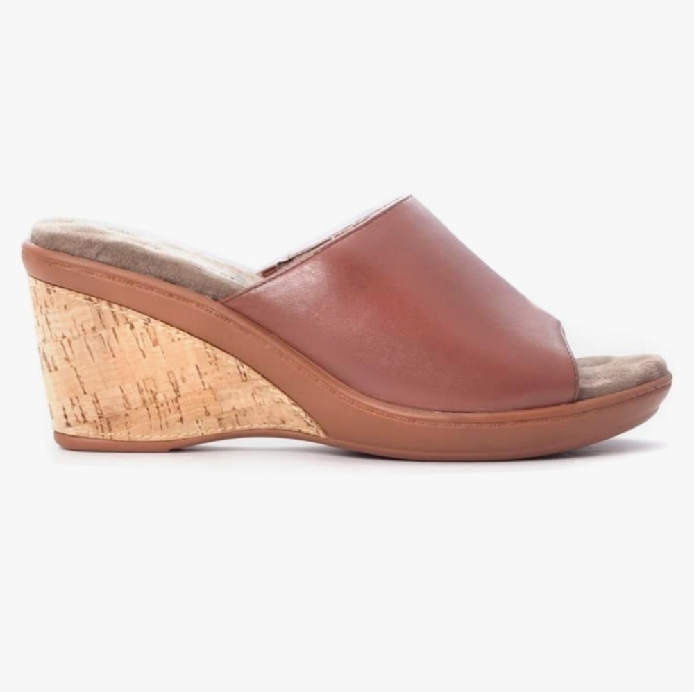 Amazing Step Tan Leather Wedge Mules - Picture 2 of 12